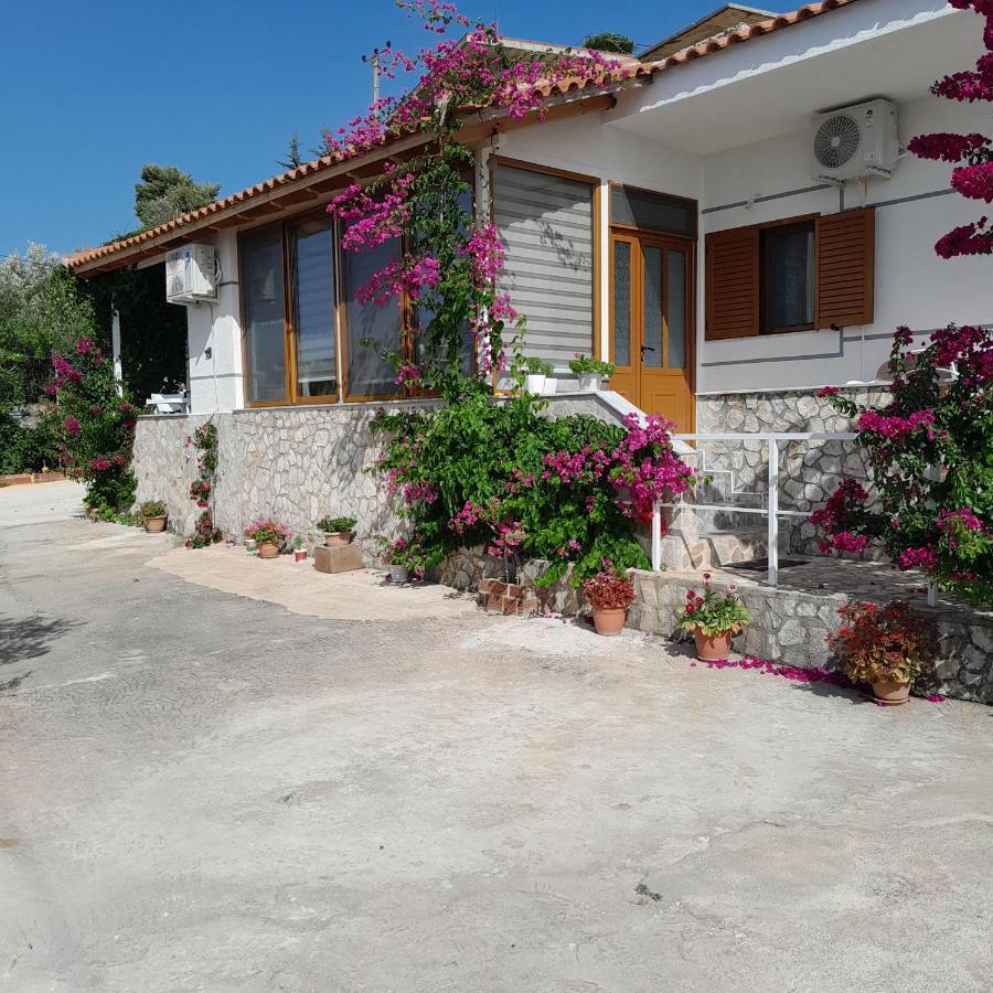 Luxury Dennis Home Sarandë Exteriör bild